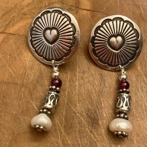 Vintage & signed Pearl, Garnet and 925 silver Heart Conch dangle earrings